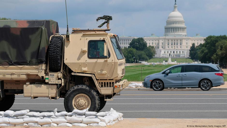 Washington legal chief sues Trump over police takeover – DW – 08/15/2025