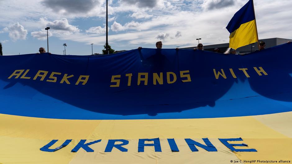 "Ми з Україною": протести перед зустріччю Трампа і Путіна на Алясці