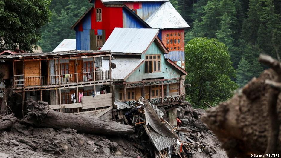Sturzflut in Kaschmir: Suche nach Verschütteten geht weiter