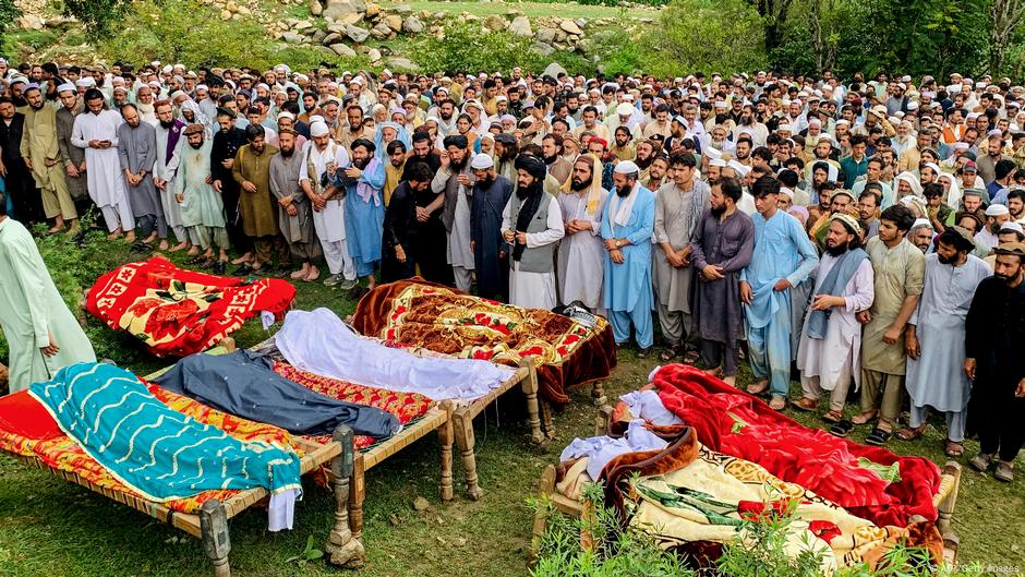 Unas 200 personas mueren en Pakistán en 24 horas por lluvias – DW – 15/08/2025