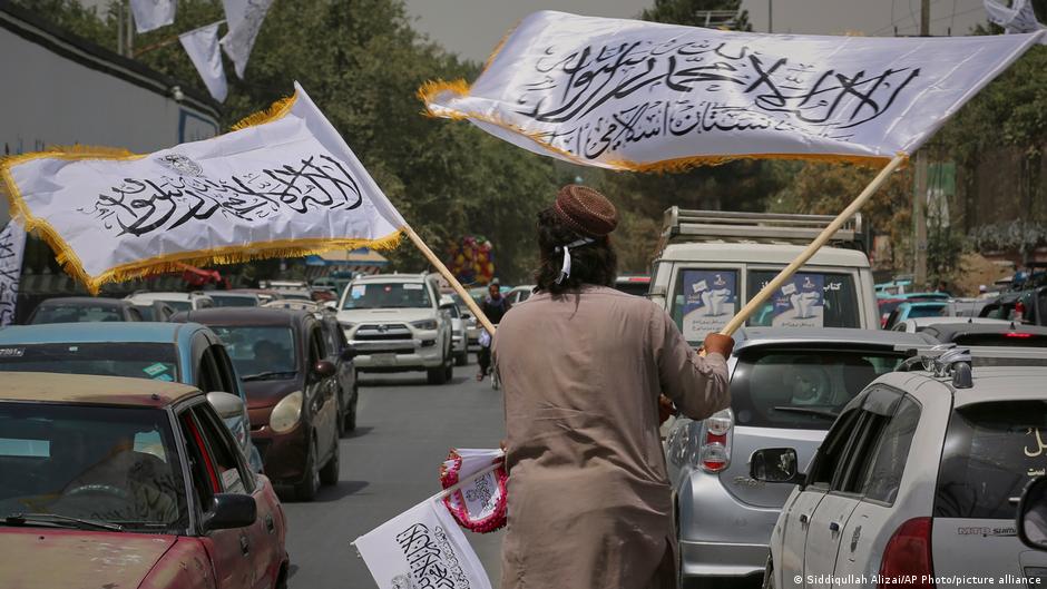 Afghan Taliban see popularity boost over Pakistan clashes – DW – 12/04/2025