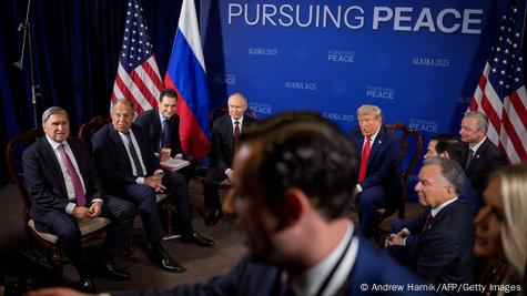 Pamje nga takimi mes Presidentit Trump me udhëheqësin e Kremlinit Vladimir Putin në Alaskë Pamje nga takimi mes Presidentit Trump me udhëheqësin e Kremlinit Vladimir Putin në Alaskë