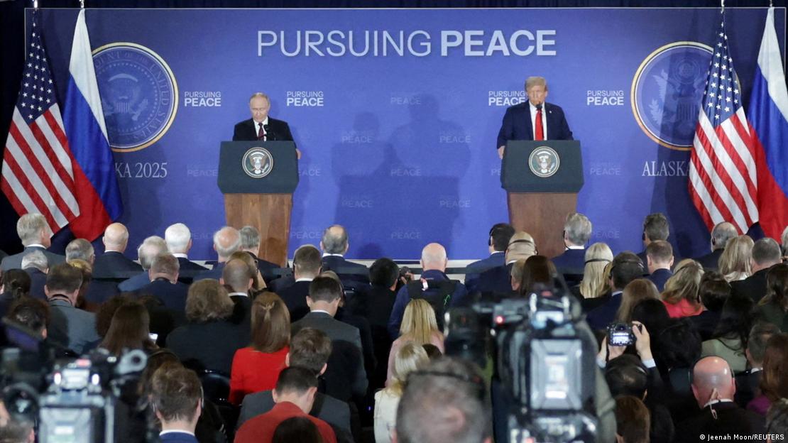 Donald Trump und Wladimir Putin bei der Pressekonferenz nach ihrem Gipfeltreffen