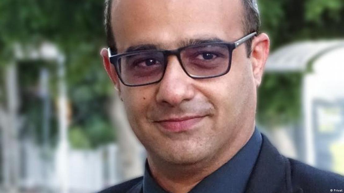 بهزاد احمدی‌نیا، روزنامه‌نگار فعال در حوزه انرژی و دیپلماسی