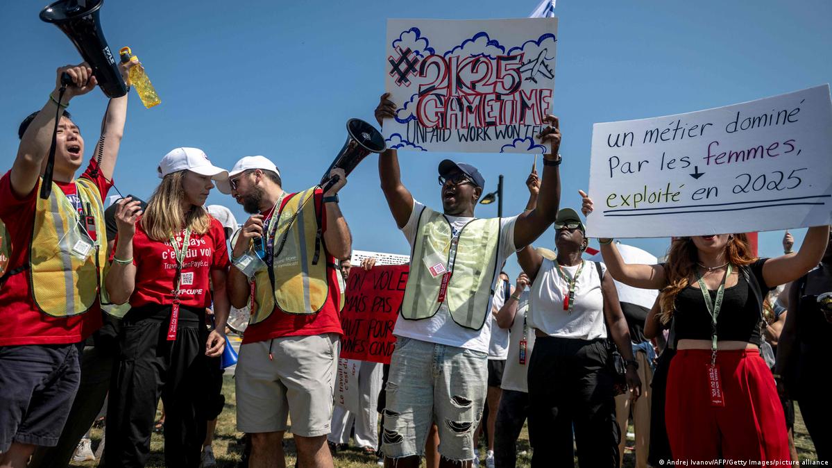 Air Canada: Govt forces striking cabin crew back to work