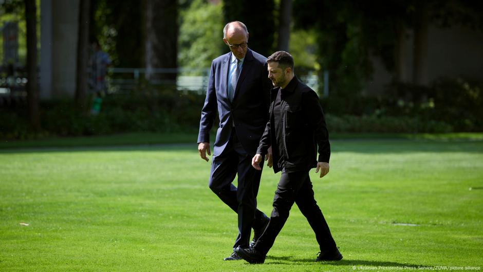 Zełenski u Trumpa, nie sam. Prasa komentuje