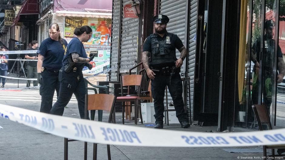 Tiroteo en club Nueva York deja tres muertos y nueve heridos – DW – 18/08/2025