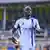 Christopher Antwi-Adjei im Schalker Trikot während des DFB-Pokalspiels in Leipzig