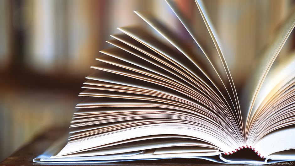 -Tradwife-und-Delulu-schaffen-es-ins-Cambridge-Dictionary