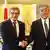 Japan Tokio 2025 | Außenminister Johann Wadephul und sein Amtskollege Takeshi Iwaya geben sich die Hand