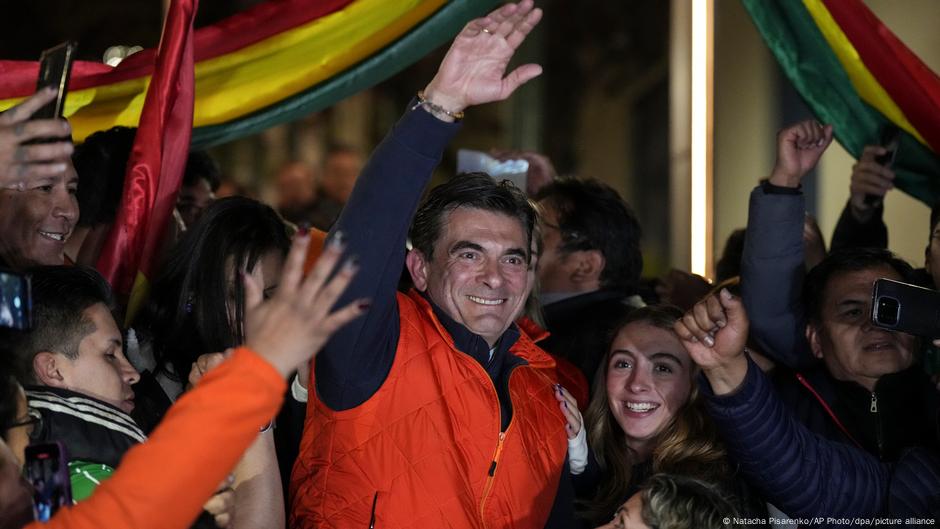 Vencedor de primera vuelta promete liberalización en Bolivia – DW – 18/08/2025