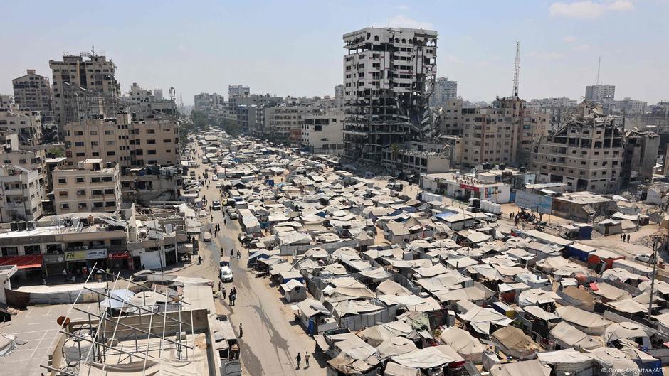 سكان يغادرون مدينة غزة تحسبا لهجوم إسرائيلي محتمل