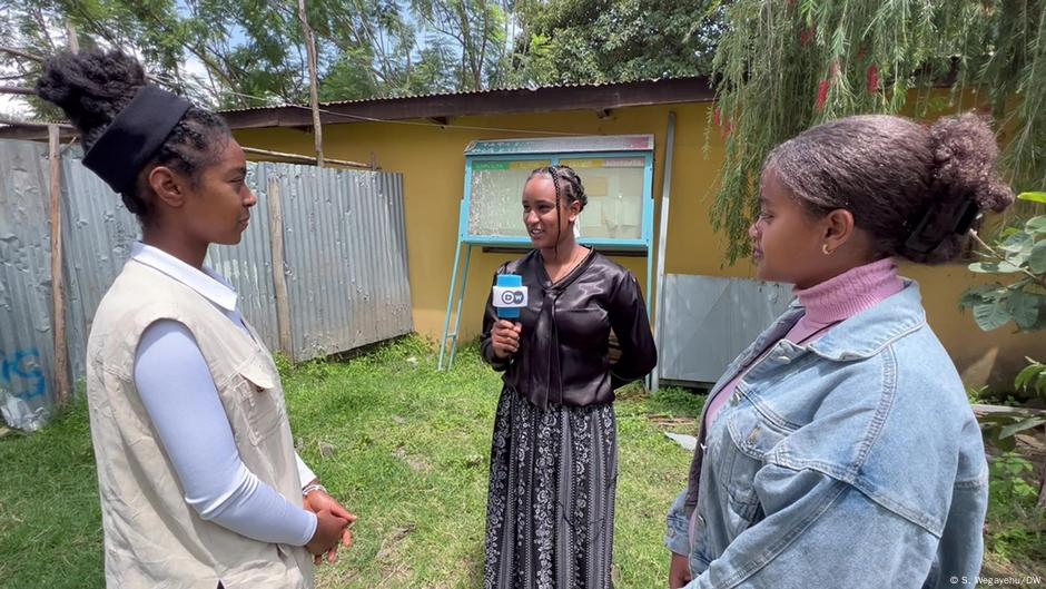 ዝምታ ሰባሪ አዳጊ ሴቶች: ታዳጊዎች የየዕለት ውሏቸውን በሶሻል ሚዲያ መለጠፍ የሚደገፍ ወይስ የሚነቀፍ? ዝምታ ሰባሪ አዳጊ ሴቶች: ታዳጊዎች የየዕለት ውሏቸውን በሶሻል ሚዲያ መለጠፍ የሚደገፍ ወይስ የሚነቀፍ?