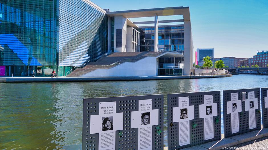 Spomen-krstovi na Špreji za žrtve Berlinskog zida