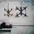 Dos drones colgados de la pared junto a un banco con material electrónico, durante una visita de la prensa a la 65.ª Brigada cerca de Orikhiv, al norte de Robotyne, en junio de 2024.