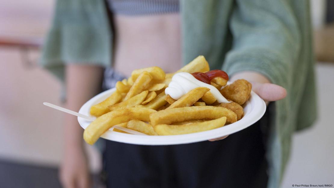 Los investigadores de Harvard analizaron datos de más de 205.000 profesionales sanitarios durante casi 40 años, revelando el impacto metabólico de las papas fritas.