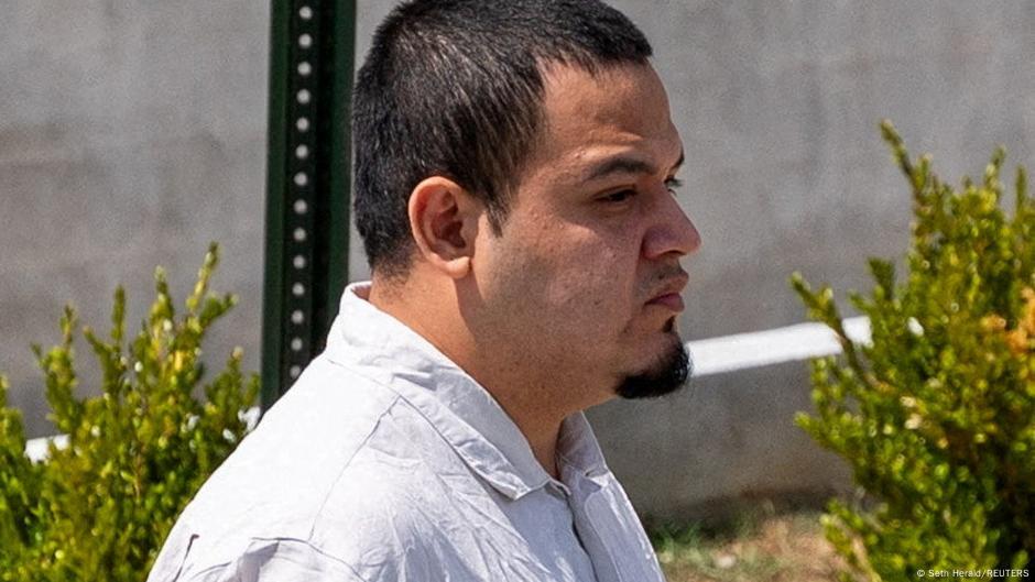 Trump administration seeks to deport Abrego Garcia to Uganda – DW – 08/23/2025