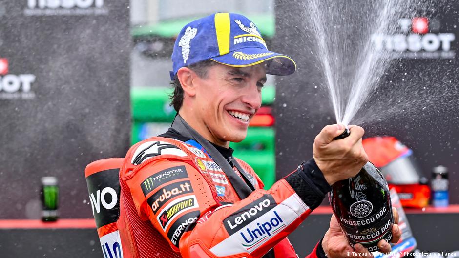Marc Márquez se impone en el Gran Premio de Hungría – DW – 24/08/2025