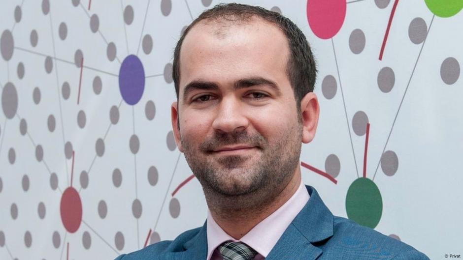 Stručnjak za sajber bezbednost Besmir Semanaj kaže da veliki sajber napadi poslednjih godina pokazuju da Albanija nema neophodnu infrastrukturu za zaštitu ključne digitalne infrastrukture