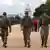Drei Soldaten der Nationalgarde patrouilliert auf der National Mall in Washington