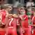 Spieler von Bayern München jubeln nach Tor gegen RB Leipzig