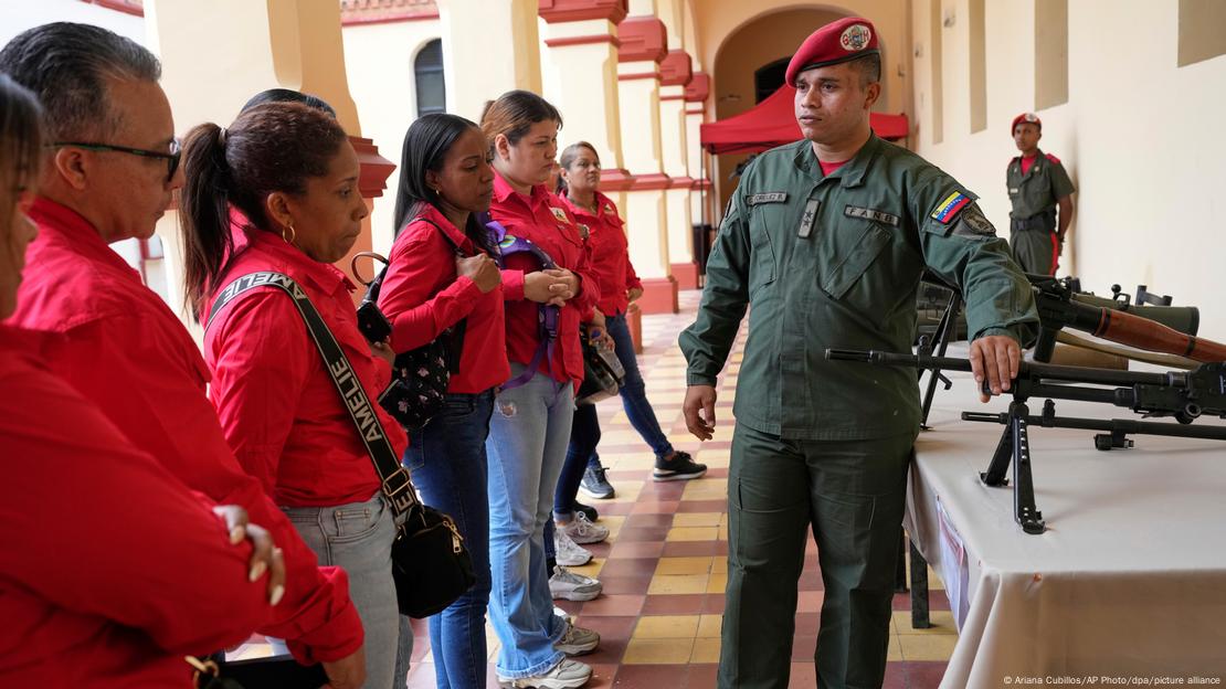 Maduro llamó a sus seguidores a que se enlisten como "milicianos" para hacer frente a la supuesta amenaza de Estados Unidos contra su gobierno