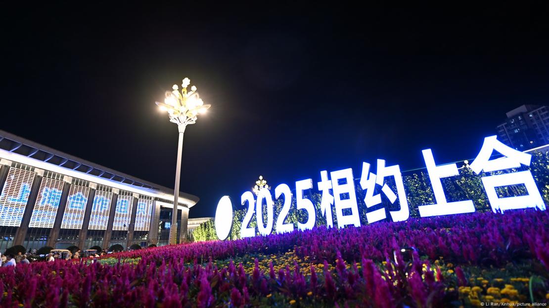 Cartel iluminado de la Cumbre de la Organización de Cooperación de Shanghái (OCS) 2025, que comienza el domingo, 1° de septiembre. Cartel iluminado de la Cumbre de la Organización de Cooperación de Shanghái (OCS) 2025, que comienza el domingo, 1° de septiembre.
