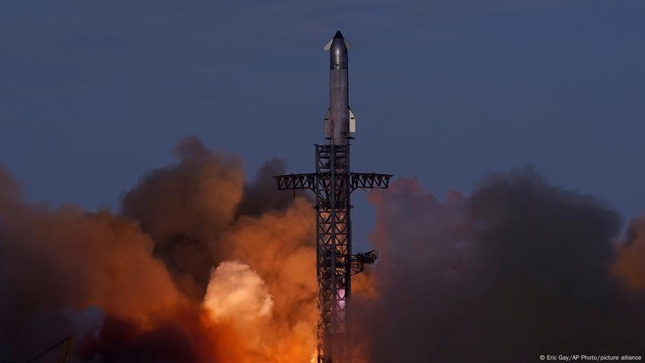 El megacohete Starship ameriza con éxito en el océano Índico – DW – 27/08/2025
