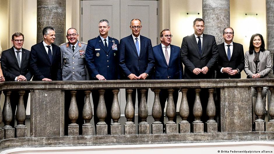 Gobierno alemán abre la vía al servicio militar voluntario – DW – 27/08/2025