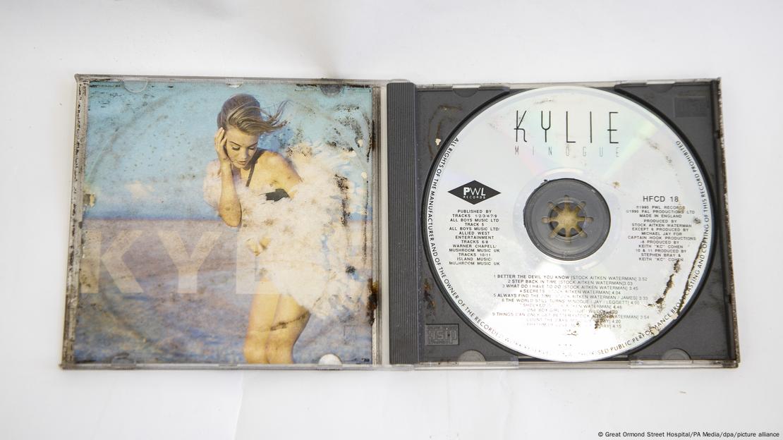 Un CD de Kylie Minogue forma parte del contenido de una cápsula del tiempo que la princesa Diana enterró en el hospital en marzo de 1991.