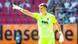 Torwart Finn Dahmen vom FC Augsburg gestikuliert Torwart Finn Dahmen vom FC Augsburg gestikuliert