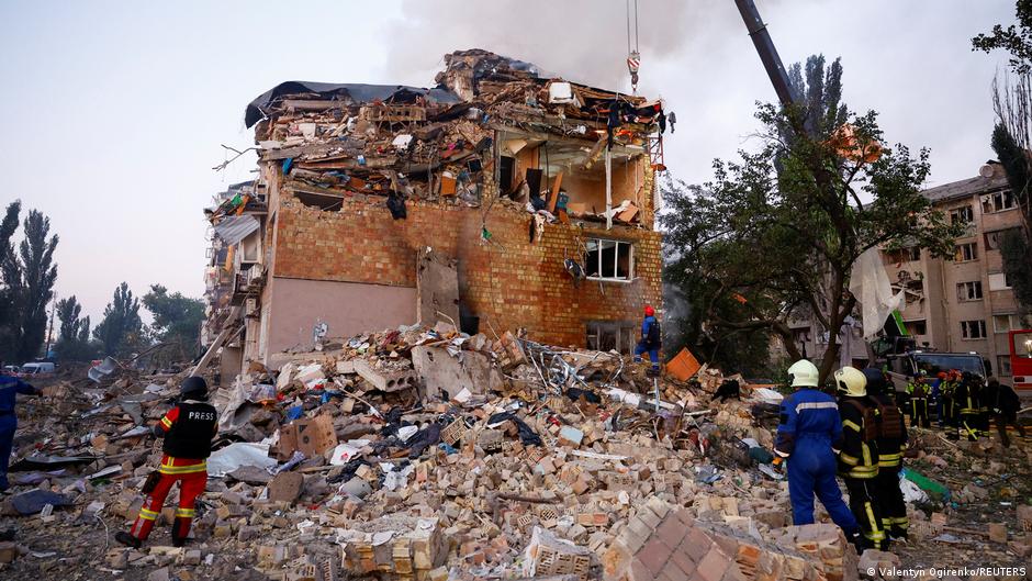 Al menos catorce civiles muertos en ataque ruso contra Kiev – DW – 28/08/2025