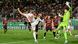 Harry Kane au duel avec le gardien de Wiesbaden Harry Kane au duel avec le gardien de Wiesbaden