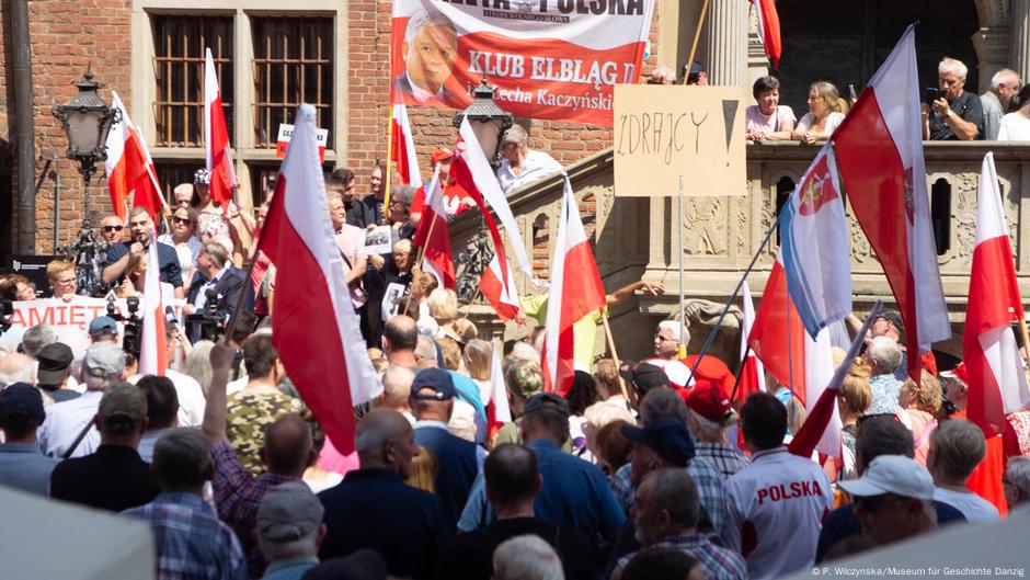 Protest konzervativaca na otvaranju izložbe
