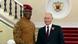 Chefe da junta militar que governa Burkina Faso, o capitão Ibrahim Traoré, em foto oficial ao lado do presidente russo Vladimir Putin