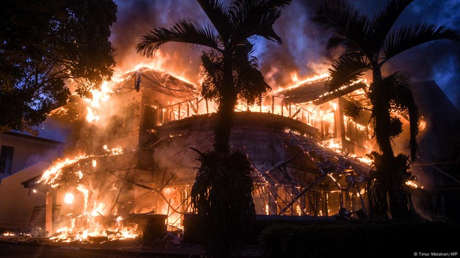 Siguen protestas en Indonesia pese revocación de privilegios – DW – 01/09/2025