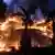 La residencia oficial de la Asamblea Consultiva Popular de la República de Indonesia (MPR-RI) arde tras ser incendiada durante una protesta en Bandung, Java Occidental, el 29 de agosto de 2025,