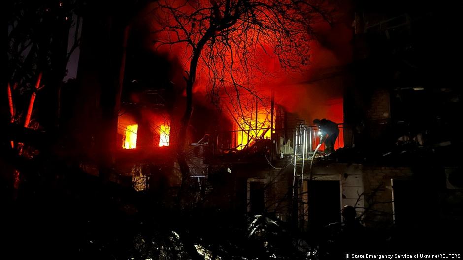 Masivo ataque ruso deja un muerto y 22 heridos en Ucrania – DW – 30/08/2025