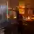Imagen de archivo. Un bombero combate las llamas desatadas tras un ataque ruso en Zaporiyia.
