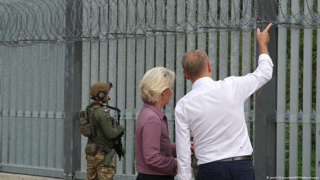 پولینڈ میں فان ڈئر لاین نے پولستانی وزیر اعظم ٹسک کے ہمراہ پولینڈ اور بیلاروس کی مشترکہ سر‍حد کا دورہ بھی کیا تھا