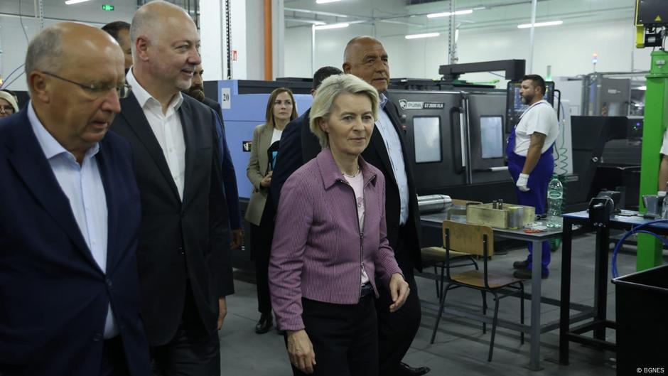 EU chief plane hit by suspected Russian GPS jamming – DW – 09/01/2025