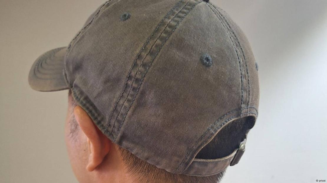 圖為戚洪背影 圖為戚洪背影