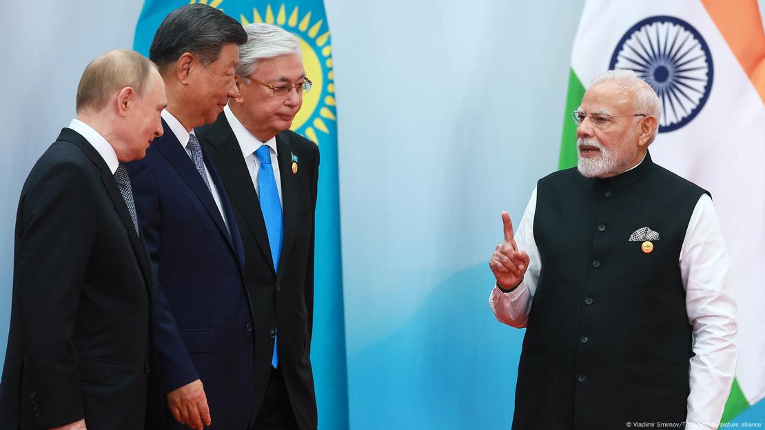 Putin, Xi y Modi en la cumbre de la OCS en Tianjin, China. Putin, Xi y Modi en la cumbre de la OCS en Tianjin, China.
