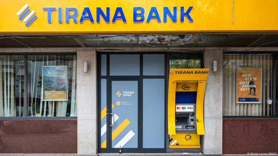 Bankomati su u Albaniji uvedeni tek 2004. godine