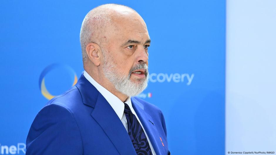 Rama je izjavio da je cilj da Albanija postane bezgotovinsko društvo „potpuno dostižan“