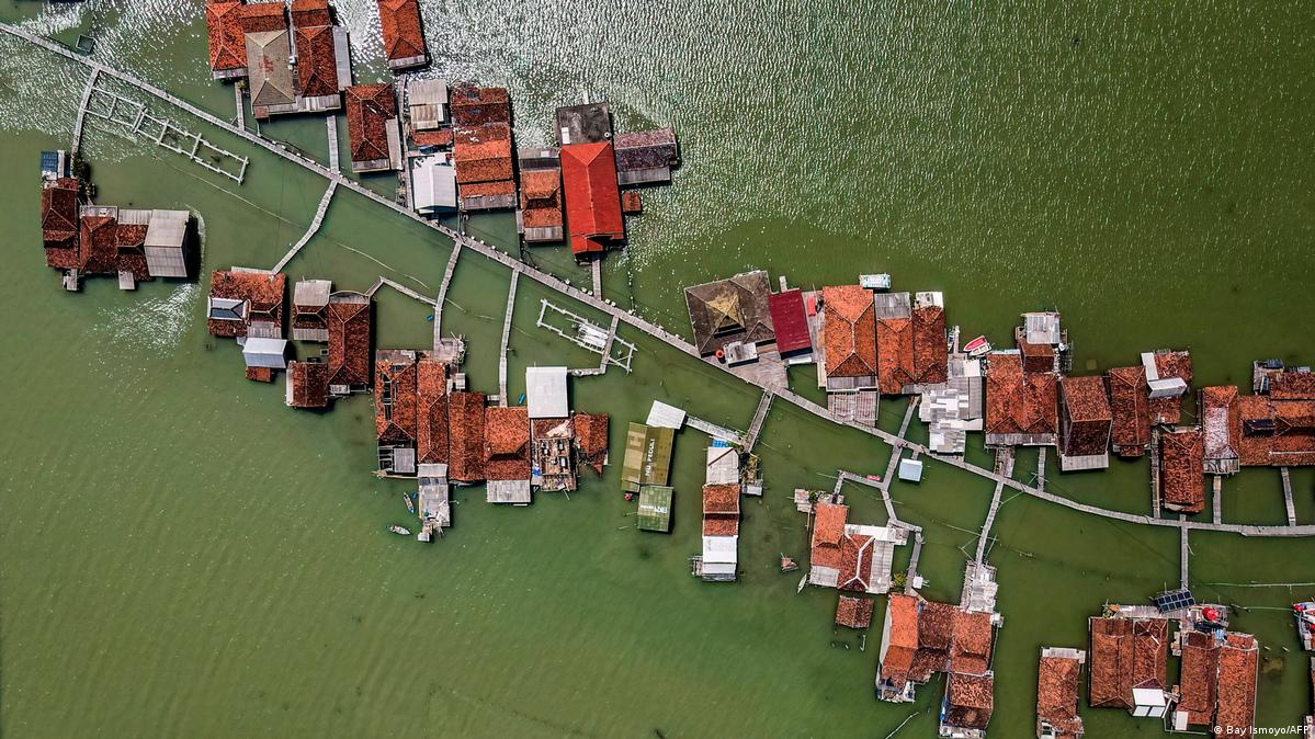 How can Indonesia prevent Java from sinking into the sea?