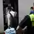 Policial alemão acompanha movimento de refugiados