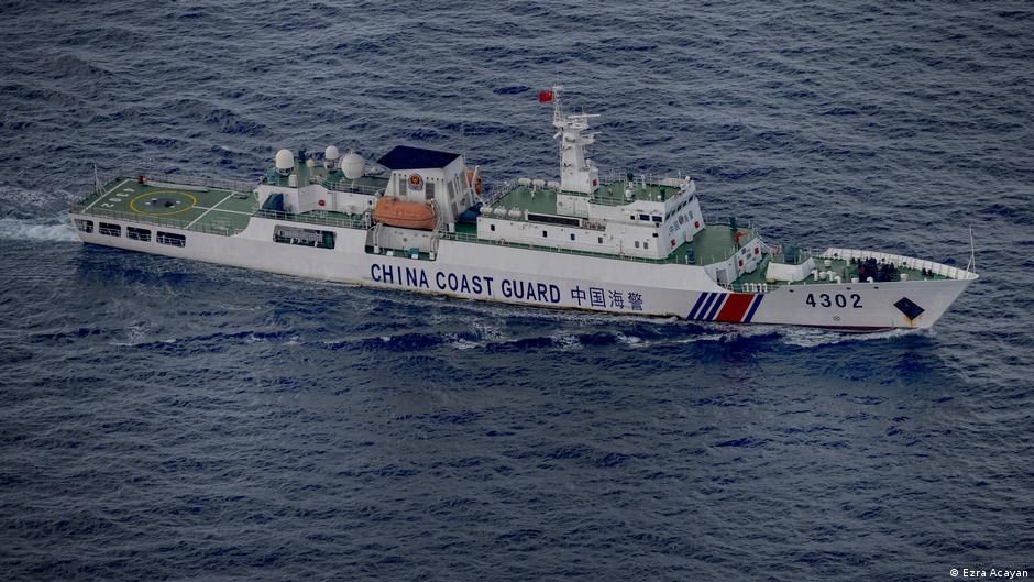 Philippines says China coast guard damages fishing vessels – DW – 12/13/2025 Philippines says China coast guard damages fishing vessels – DW – 12/13/2025