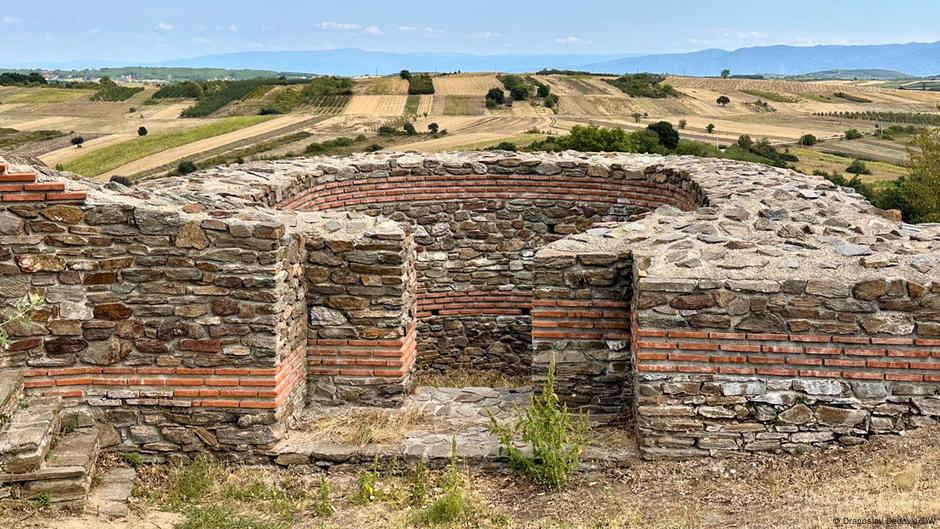 Ostaci zidina u Caričinom gradu