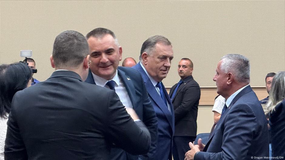Poslanici nisu dobili zvaničan dokument na kojem je potpis Milorada Dodika